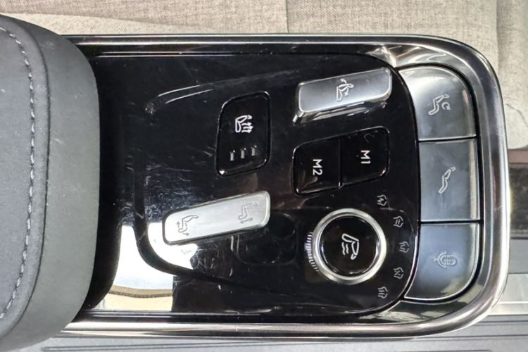 Used Volvo EM90 2025 Ultra Six-Seater
