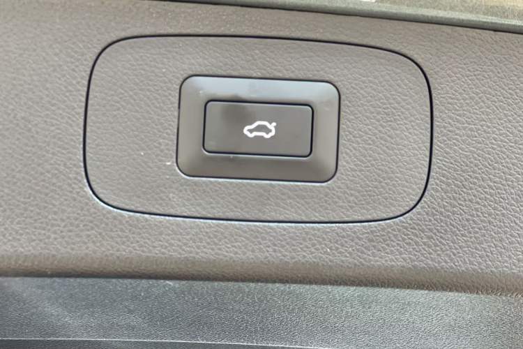 Used Chery Tiggo 8 PLUS 2025 290TGDI DCT Prestige 5-Seater
