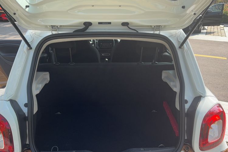 Used smart forfour 2016 1.0L 52 kW Dynamic Edition
