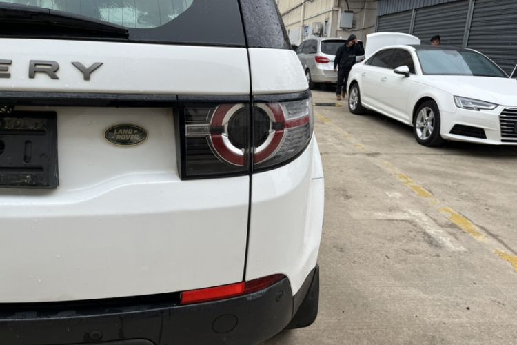 Used Land Rover Discovery Sport 2018 240 PS PURE Edition Exterior 11