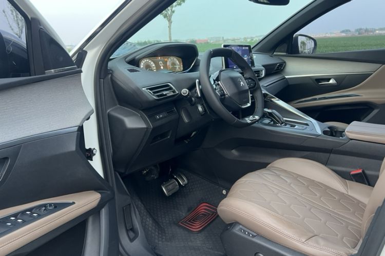 Used Peugeot 5008 2017 380THP 7-Seater Luxury GT Edition Left Front Seat