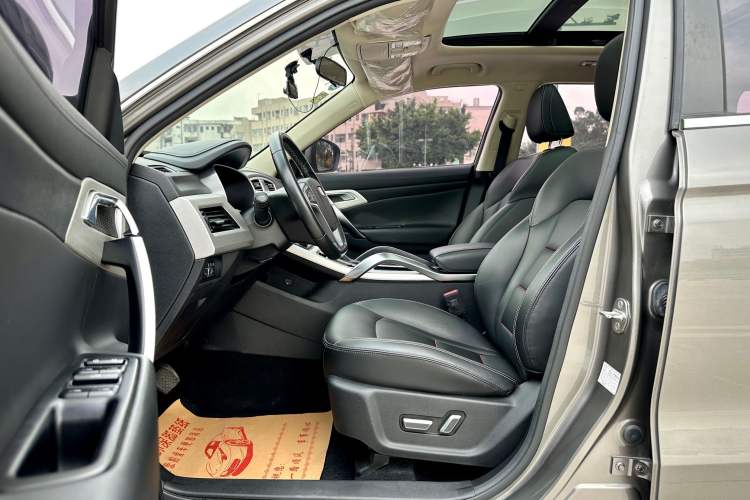 Used Geely Auto Emgrand X7 Sport 2018 1.8TD Automatic Two-Wheel Drive Smart Connect 4G Internet Edition Interior 1