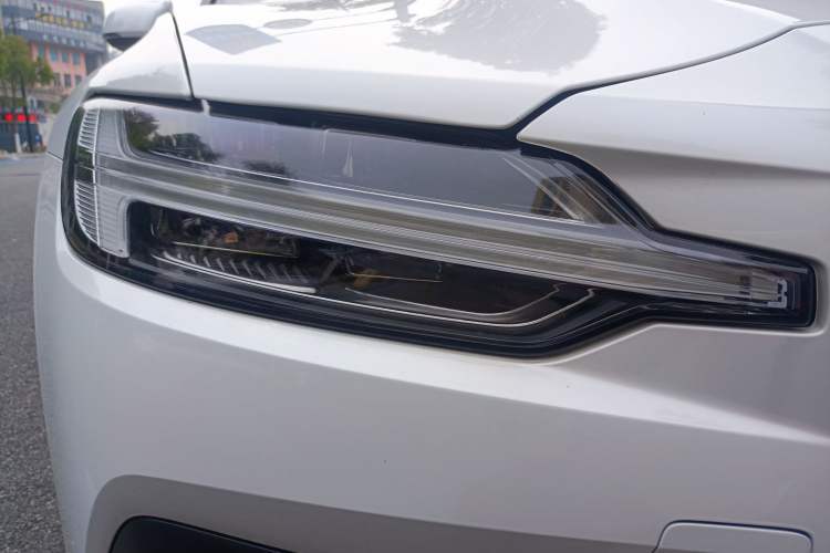 Used Volvo V60 2024 B5 Zhiyuan Luxury Edition
