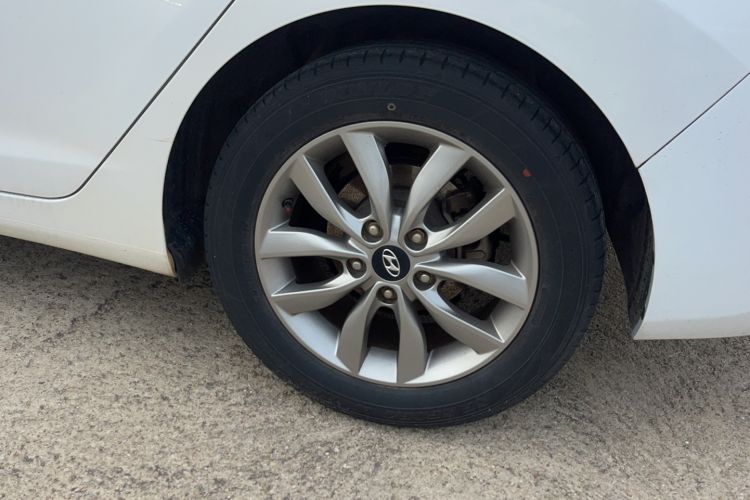 Used Hyundai Elantra (5th Generation / Langdong) 2012 1.6L Automatic Fashion Edition Exterior 2