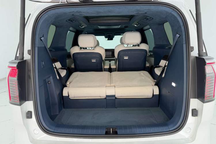 Used Zeekr 009 2022 WE Edition Trunk