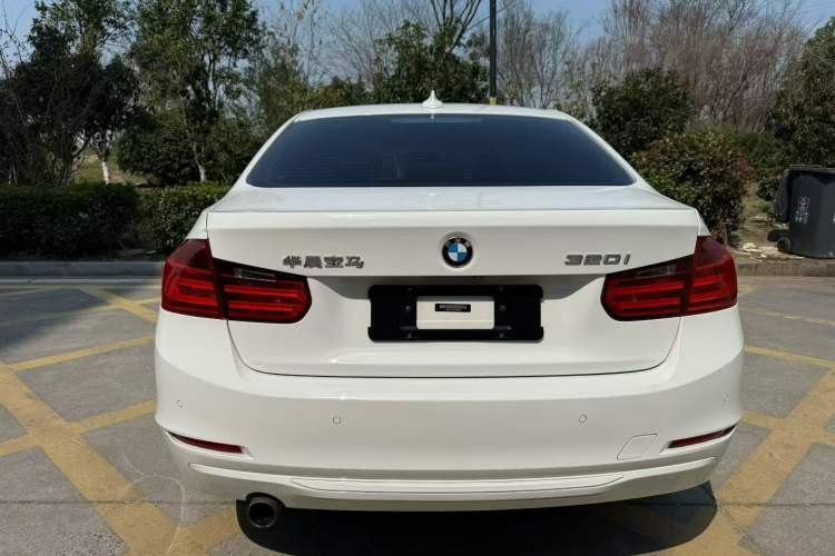 Used BMW 3 Series 2015 320i Luxury Line Stylish Edition