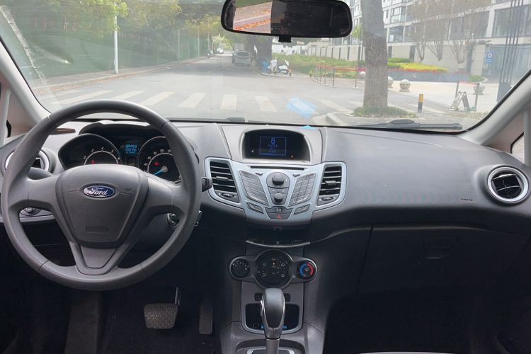 Used Ford Fiesta 2013 Hatchback 1.5L Automatic Fashion Edition Center Console