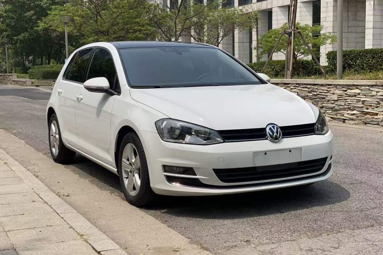 Used Volkswagen Golf 2015 1.4TSI Automatic Luxury Model
