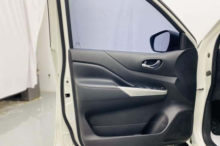 Used Nissan Terra 2020 2.5L XL Upper 4WD Automatic Four-Wheel Drive Luxury Edition Interior 6