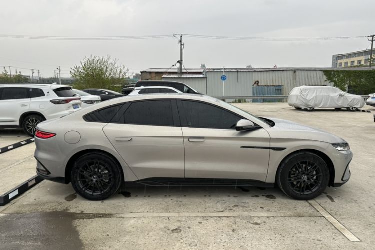 Used BYD Han 2025 DM-i Intelligent Driving Edition 245KM Prestigious Edition Exterior 2