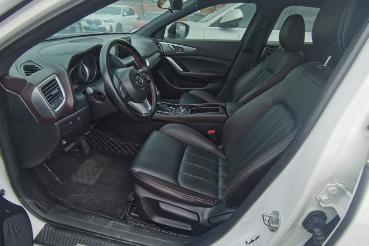 Used Mazda CX-4 2016 2.0L Automatic 2WD Blue Sky Luxury Edition Interior 5