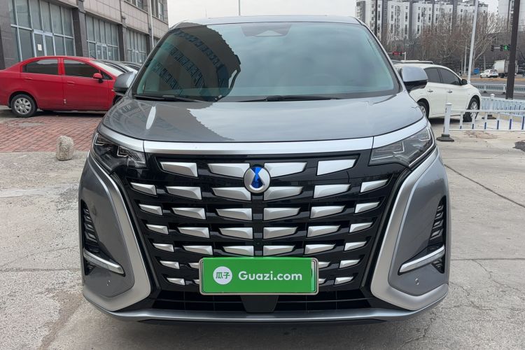 Used Denza D9 2022 DM-i 1040 Prestige Model