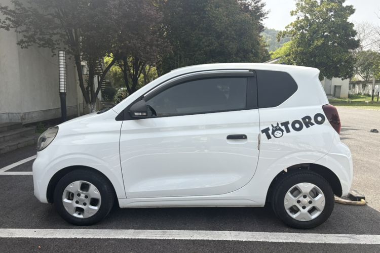 Used Roewe Clever 2021 302 km New Four-Seater Super-Efficient Version