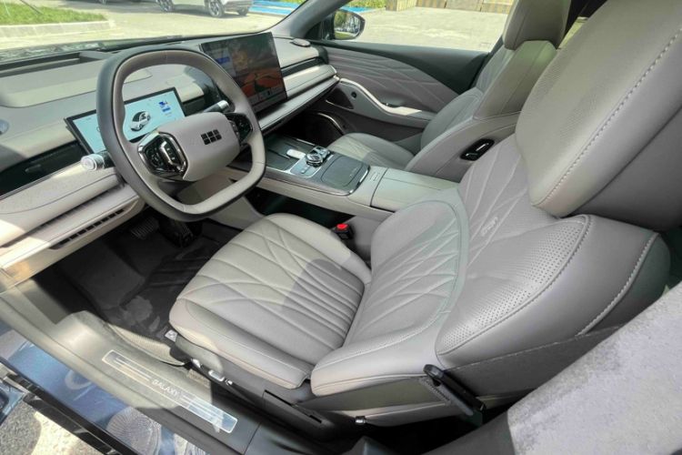 Used Geely Galaxy 8 2025 130km EM-P Starship Edition
