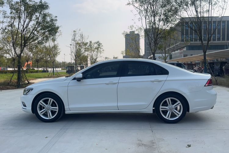Used Volkswagen Lamando 2015 280TSI DSG Comfort Edition
