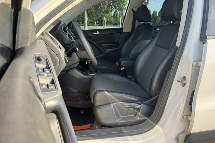 Used Volkswagen Tiguan 2015 1.8TSI Automatic Two-Wheel Drive Trend Edition Interior 4