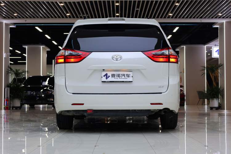 Used Toyota SIENNA  Exterior 5