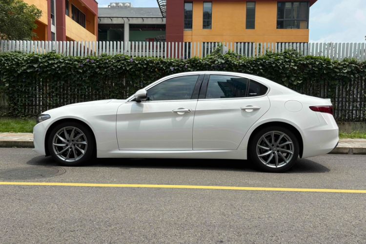 Used Alfa Romeo Giulia 2017 2.0T 200HP Luxury Edition