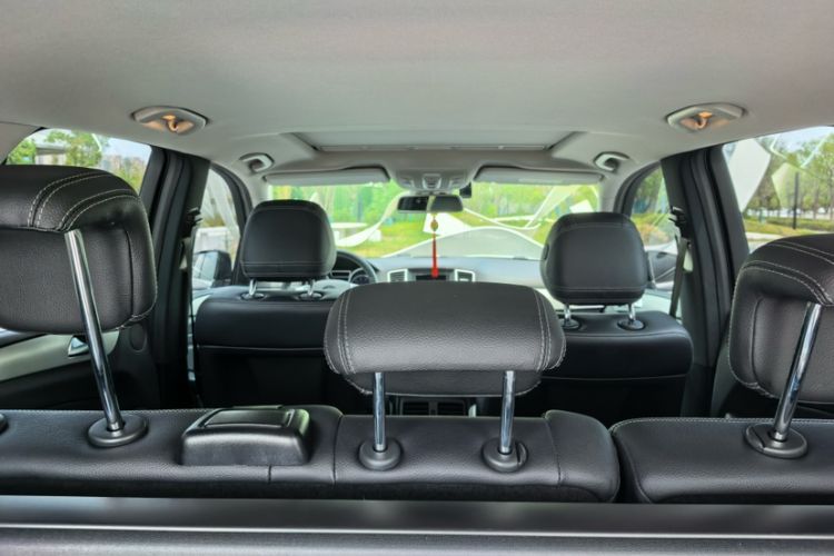 Used Mercedes-Benz M-Class 2014 ML 320 4MATIC Interior 4