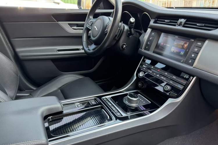 Used Jaguar XFL 2017 XFL 2.0T 200PS Windflower Edition
