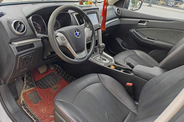 Used Venucia T70 2015 2.0L CVT Smart Edition