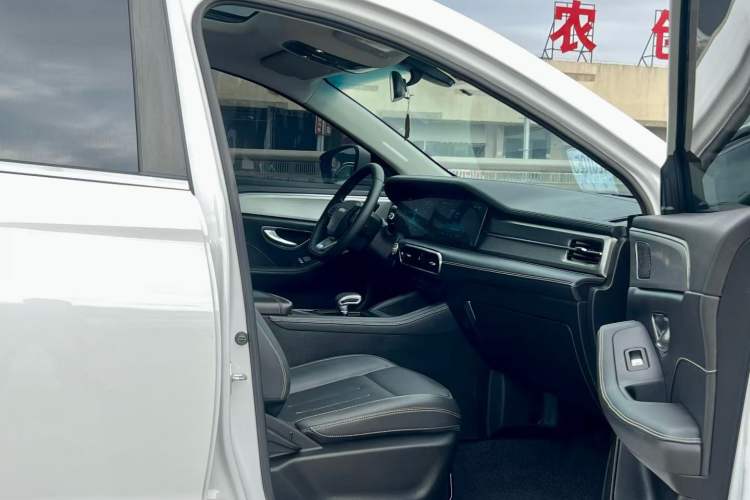 Used JETOUR X90 PLUS 2023 1.6TD DCT Villa 7-Seater Interior 4