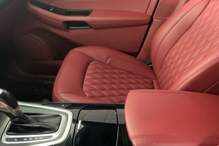 Used Ford Edge 2018 EcoBoost 245 Two-Wheel-Drive Platinum Edition 5 Seats
