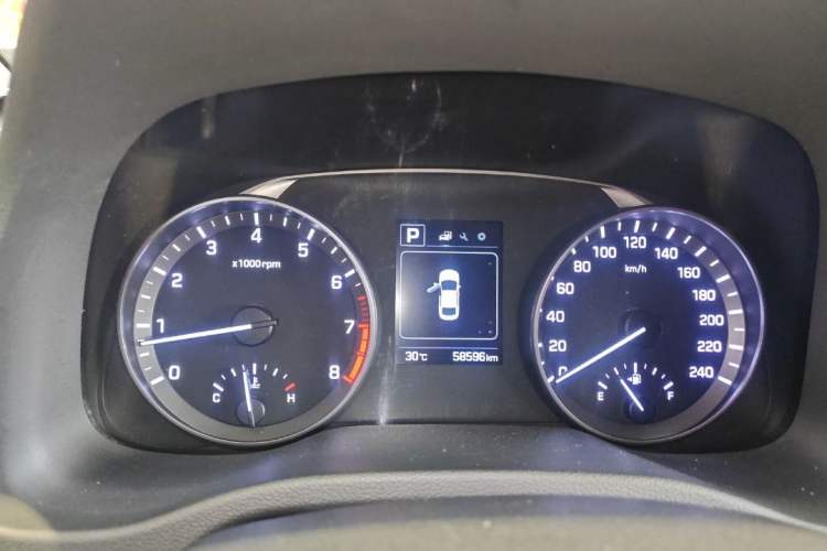 Used Hyundai Elantra (6th Generation / Lingdong) 2016 1.6L Automatic ZhiXuan – Elite Version Odometer Close Up