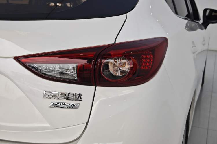 Used Mazda 3 Axela 2017 Hatchback 1.5L Automatic Luxury Model Emission Standard China V