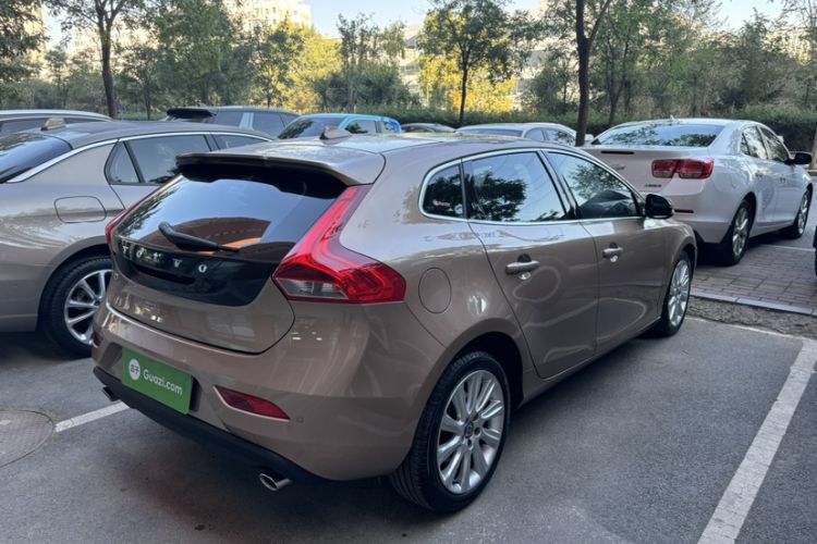 Used Volvo V40 2015 1.6T Zhiya Edition
