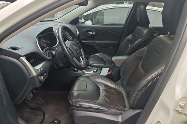 Used Jeep Cherokee 2016 2.4L Professional Edition