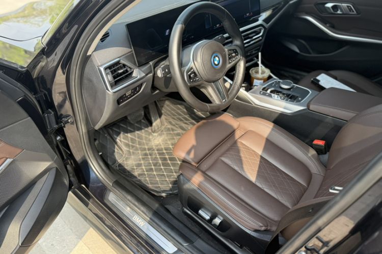 Used BMW i3 2023 eDrive 40 L Midnight Edition
