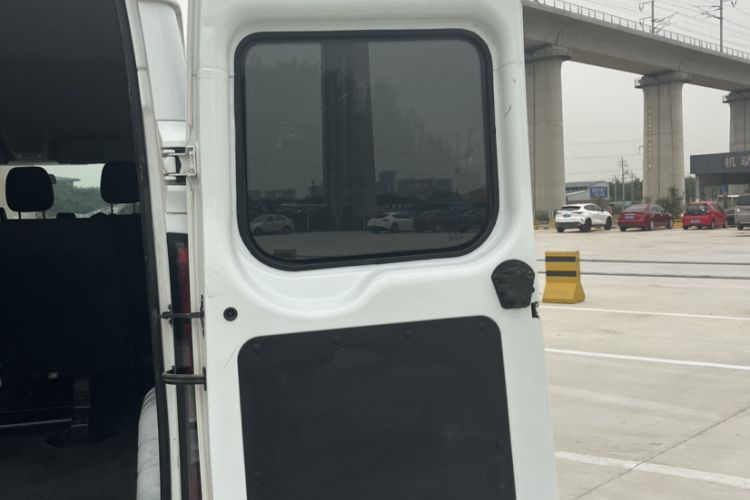 Used JMC Fushun 2022 2.0T Manual Multi-Function Passenger Vehicle Short Wheelbase Mid-Height Roof 6-Seater
