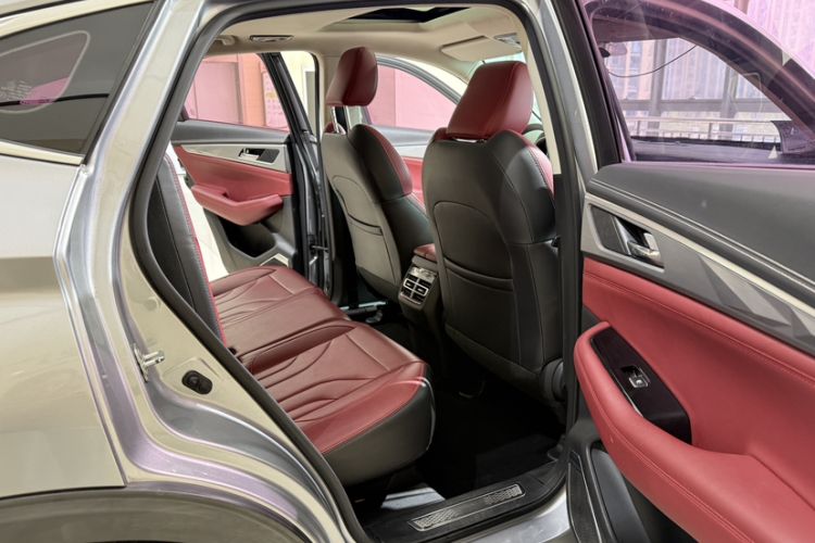 Used CHANGAN CS85 COUPE 2019 1.5T DCT Version China VI Standard Interior 9