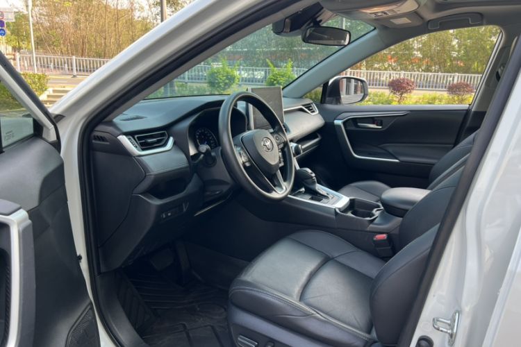 Used Toyota Wildlander 2020 Dual-Engine 2.5L E-CVT Two-Wheel Drive Luxury Edition Interior 9