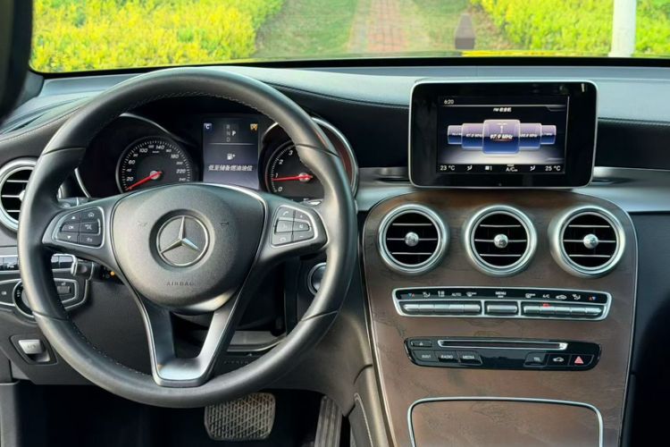 Used Mercedes-Benz GLC 2016 GLC 300 4MATIC Dynamic Model