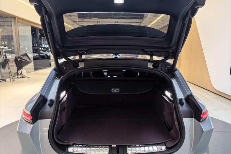 Used Nio ET5T 2025 75 kWh Touring Trunk