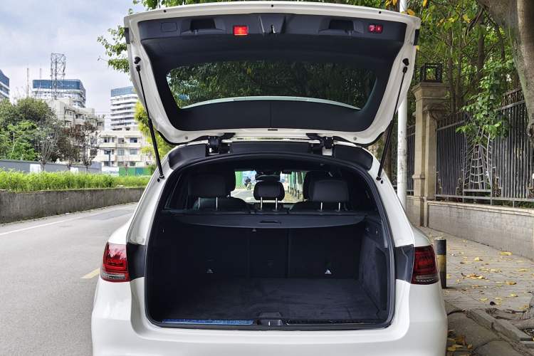 Used Mercedes-Benz GLC 2020 GLC 300 L 4MATIC Dynamic Edition
