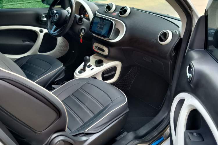 Used smart fortwo 2015 1.0L 52 kW Hardtop Passion Edition