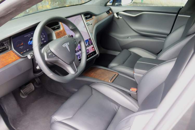 Used Tesla Model S 2019 Long-Range Version
