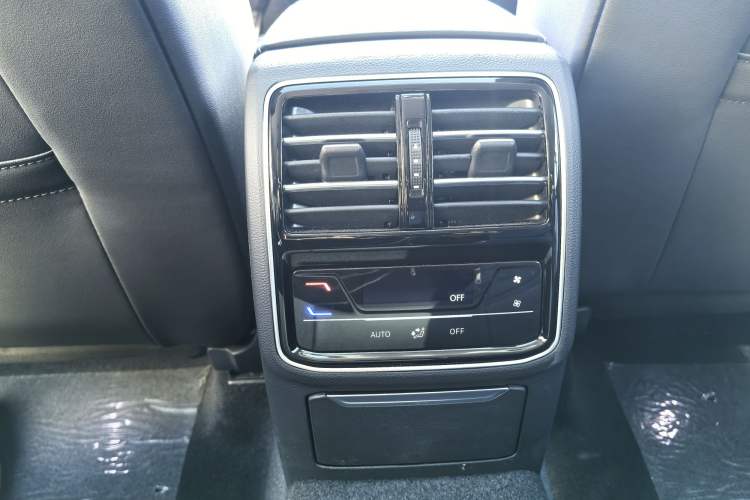 Used Volkswagen FAW-Volkswagen CC 2023 380TSI Striking Edition Interior 9