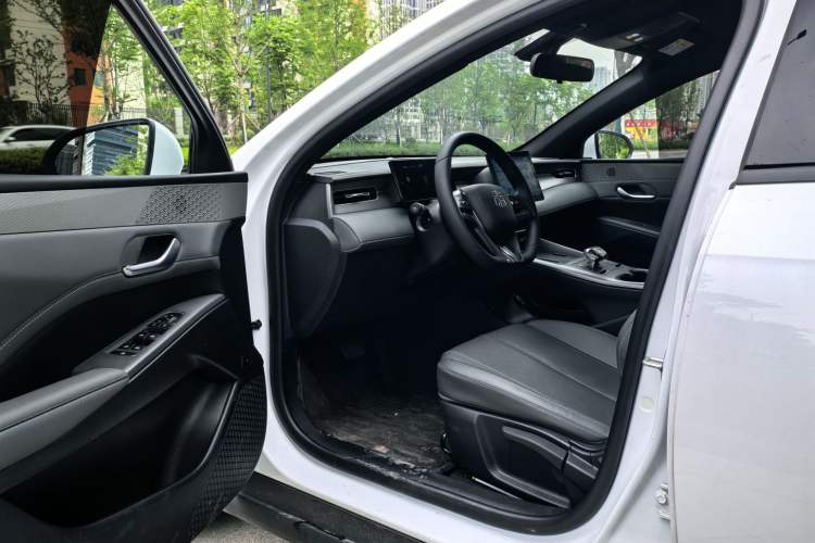 Used BYD Qin PLUS 2025 DM-i Smart Drive 55KM Leading Model

