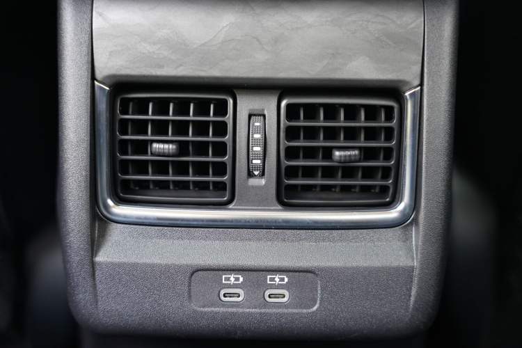 Used Toyota Camry 2026 Model Dual-Engine 2.0HGVP Luxury Edition Interior 2