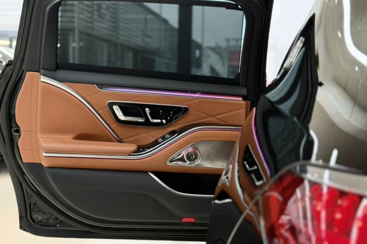 Used Mercedes-Benz Maybach S-Class 2021 S 480 4MATIC Interior 10