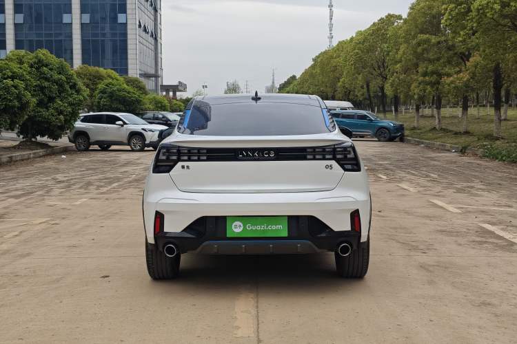 Used Lynk & Co 05 2020 2.0TD Two-Wheel Drive Shine Halo Exterior 3