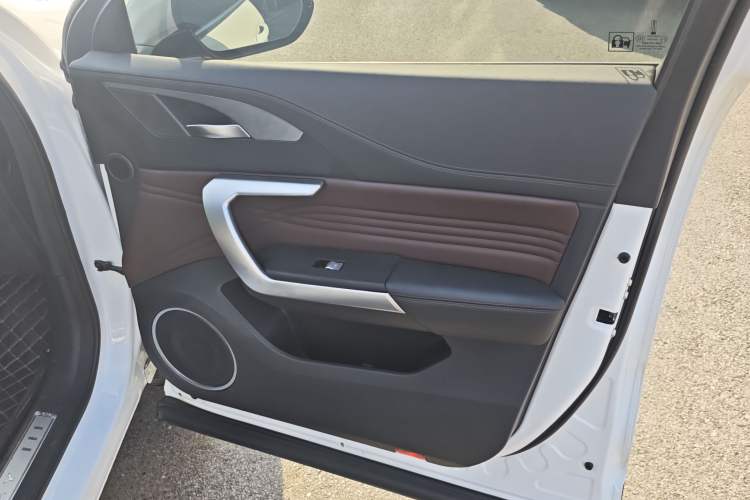 Used Wey VV5 2021 1.5T Two-Wheel Drive Smart Pioneer
