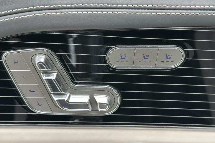 Used Mercedes-Benz GLS 2023 GLS 450 4MATIC Stylish Model Interior 5