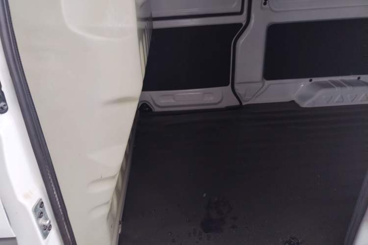 Used Jinbei Hiace X30 2021 1.5L Comfort Model Base Version (No Air Conditioning) Van China VI Standard SWC15M