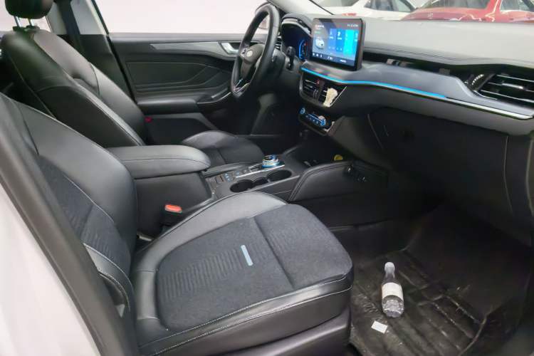 Used Ford Focus Active 2021 EcoBoost 180 Automatic Trendy Model Interior 9