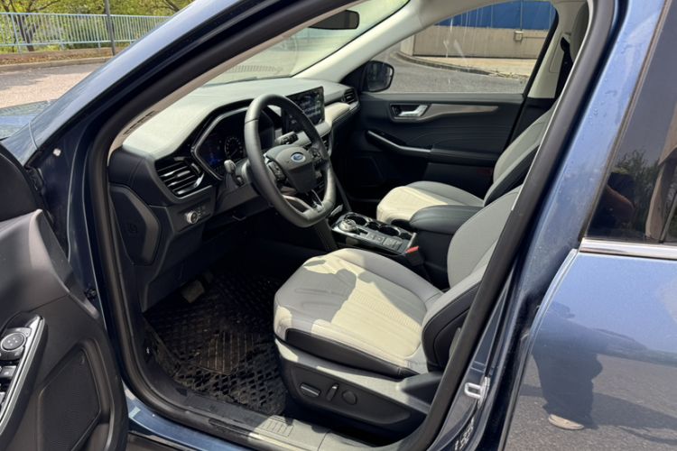 Used Ford Escape 2020 EcoBoost 245 Two-Wheel-Drive Titanium Edition Interior 3